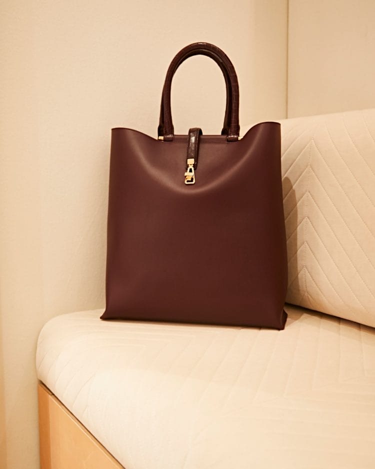 Gabriela Hearst Vevers 手袋。