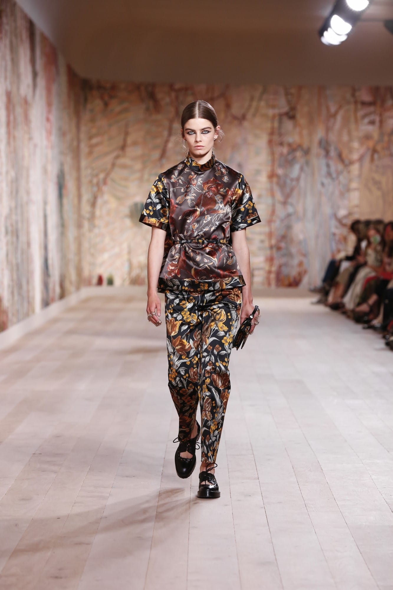 DIOR_HC_AW21-22_LOOK-06 (1333×2000)