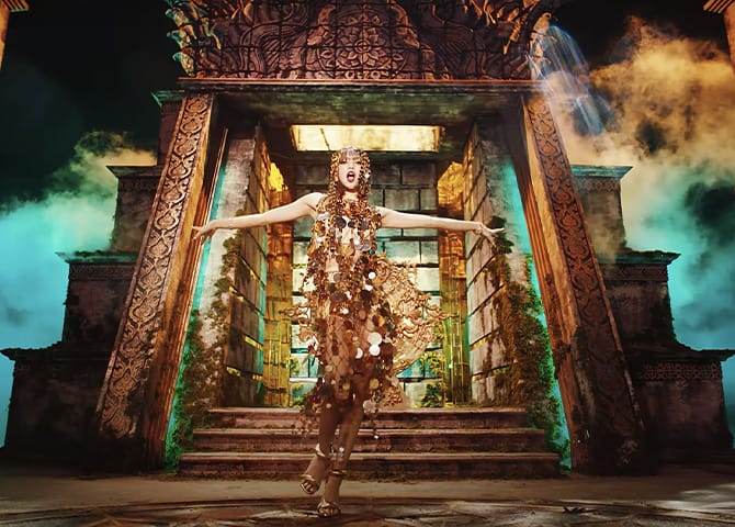 Lisa-Paco-Rabanne