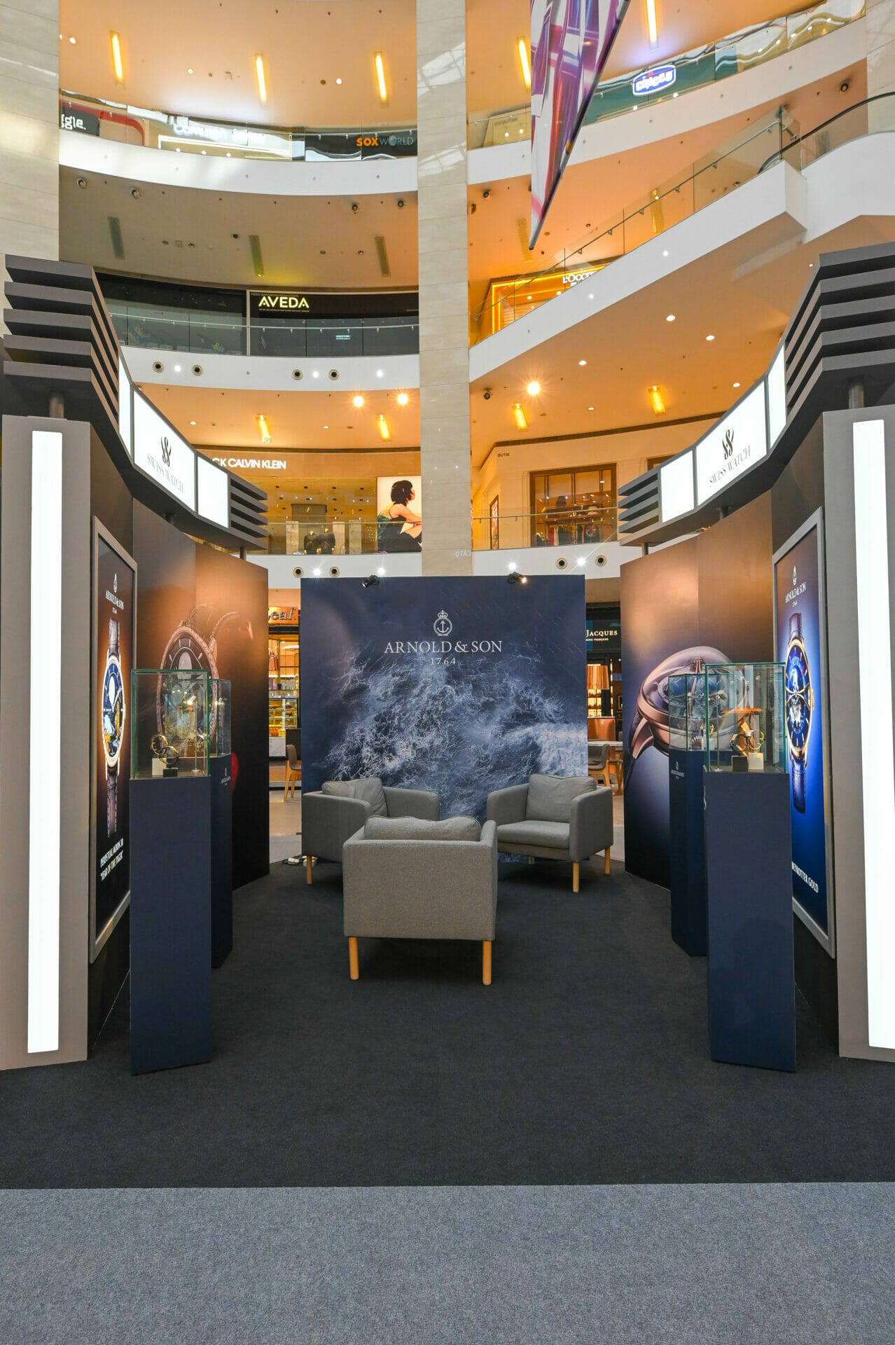 Display_Arnold & Son