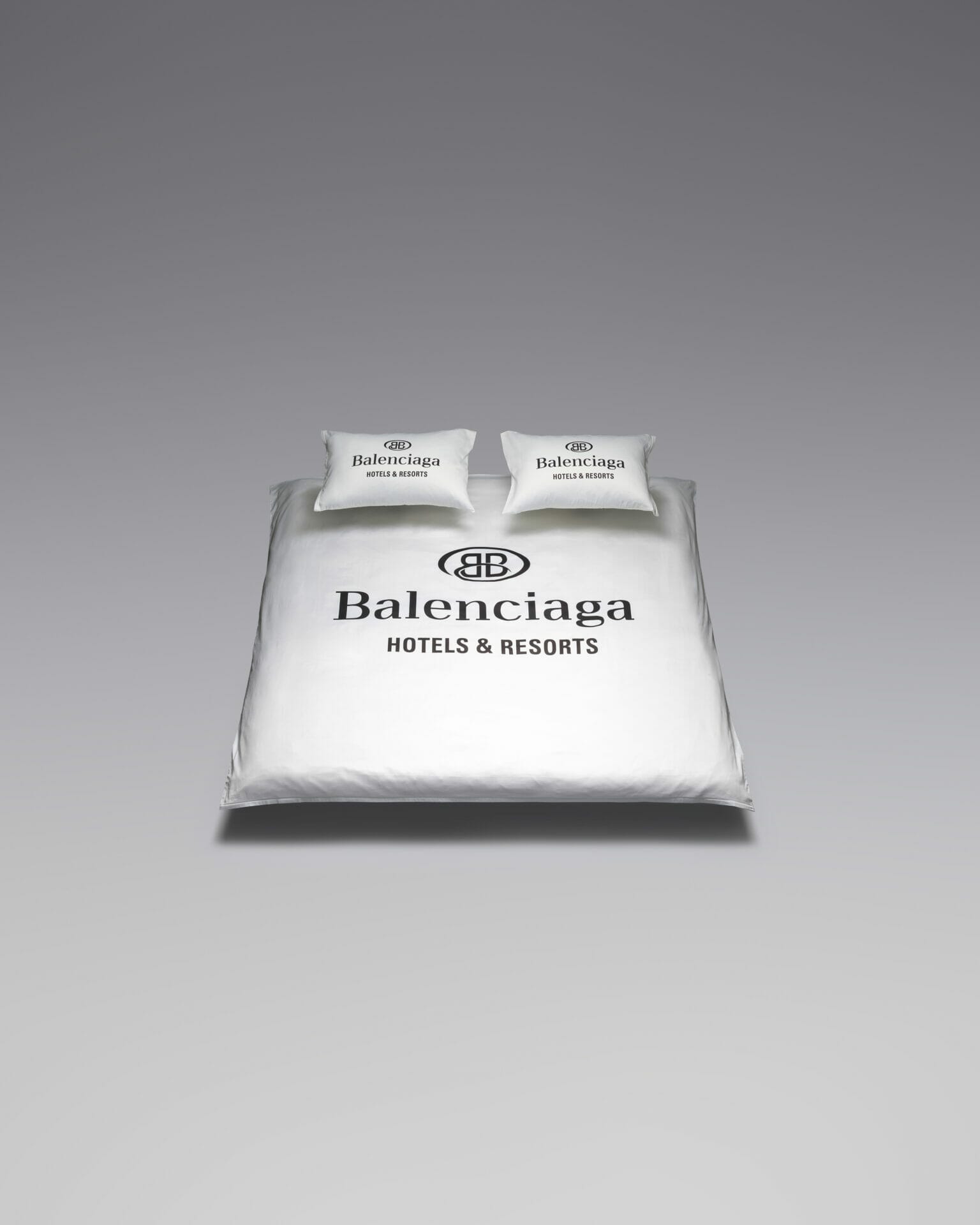 BALENCIAGA OBJECTS_HOTEL & RESORTS BEDDING NO LOGO