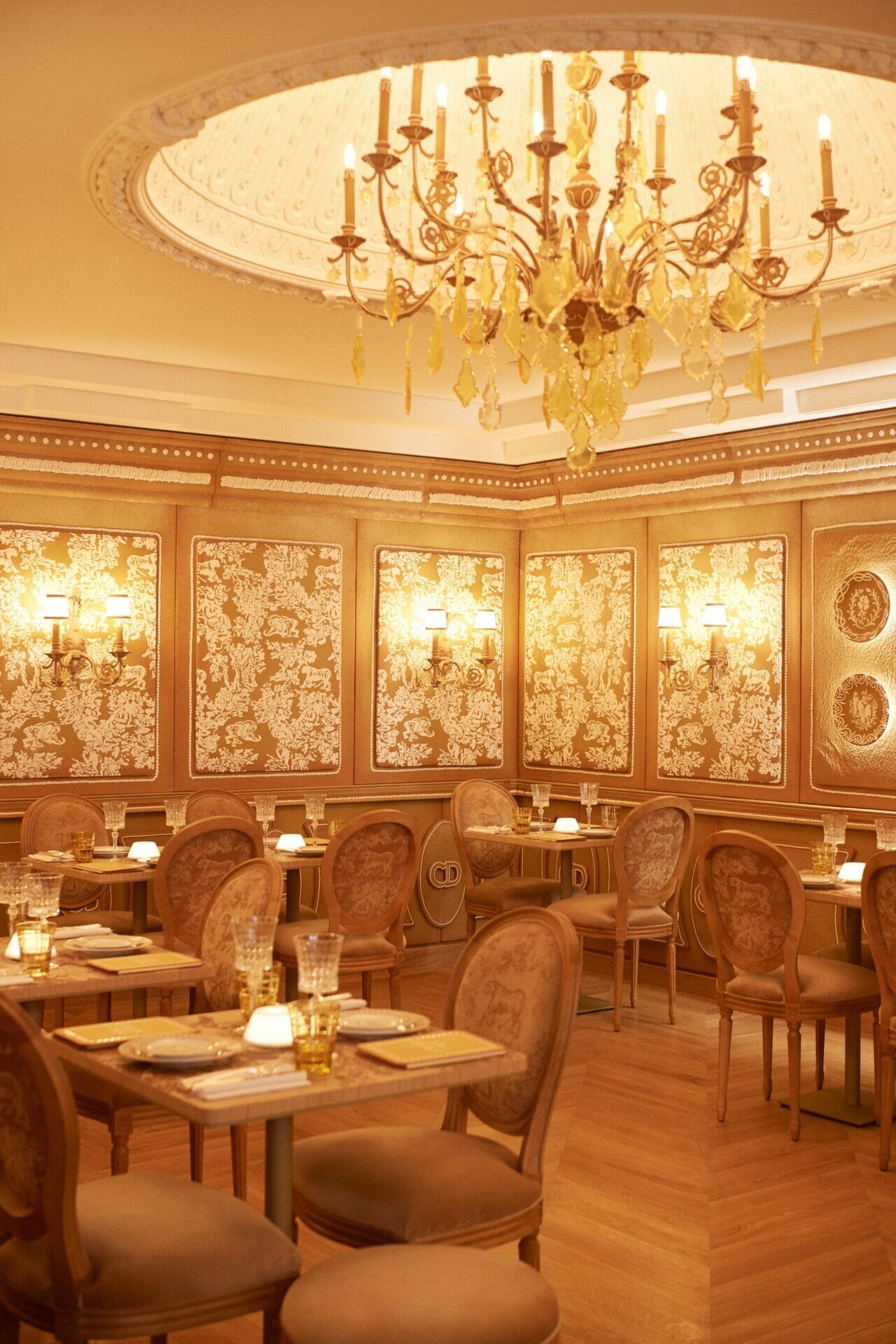 DIOR x HARRODS_2022_Dior Café © Adrien Dirand2 (1)