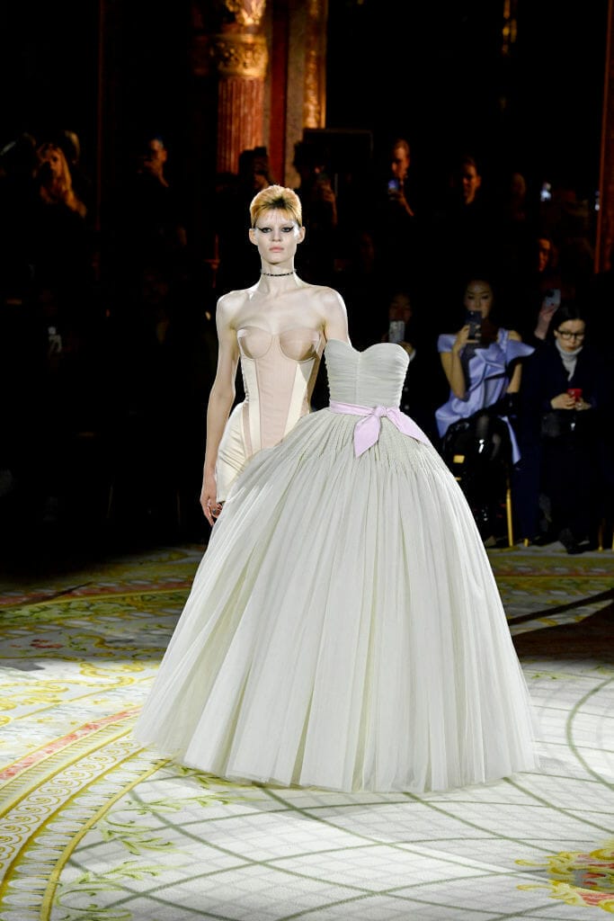 Viktor & Rolf : Runway – Paris Fashion Week – Haute Couture Spring Summer 2023