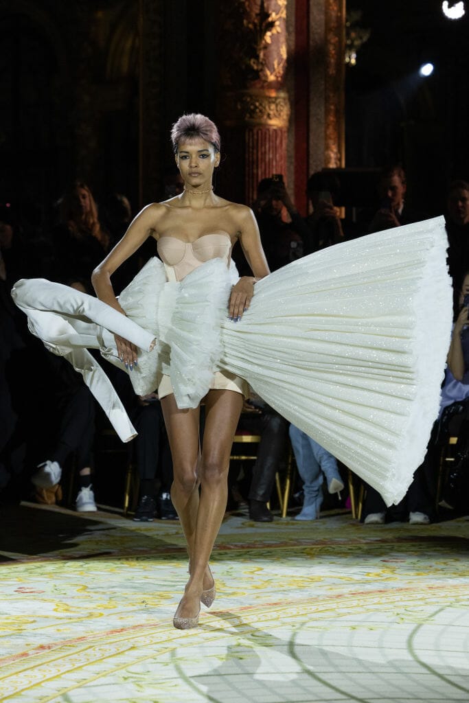 Viktor & Rolf : Runway – Paris Fashion Week – Haute Couture Spring Summer 2023