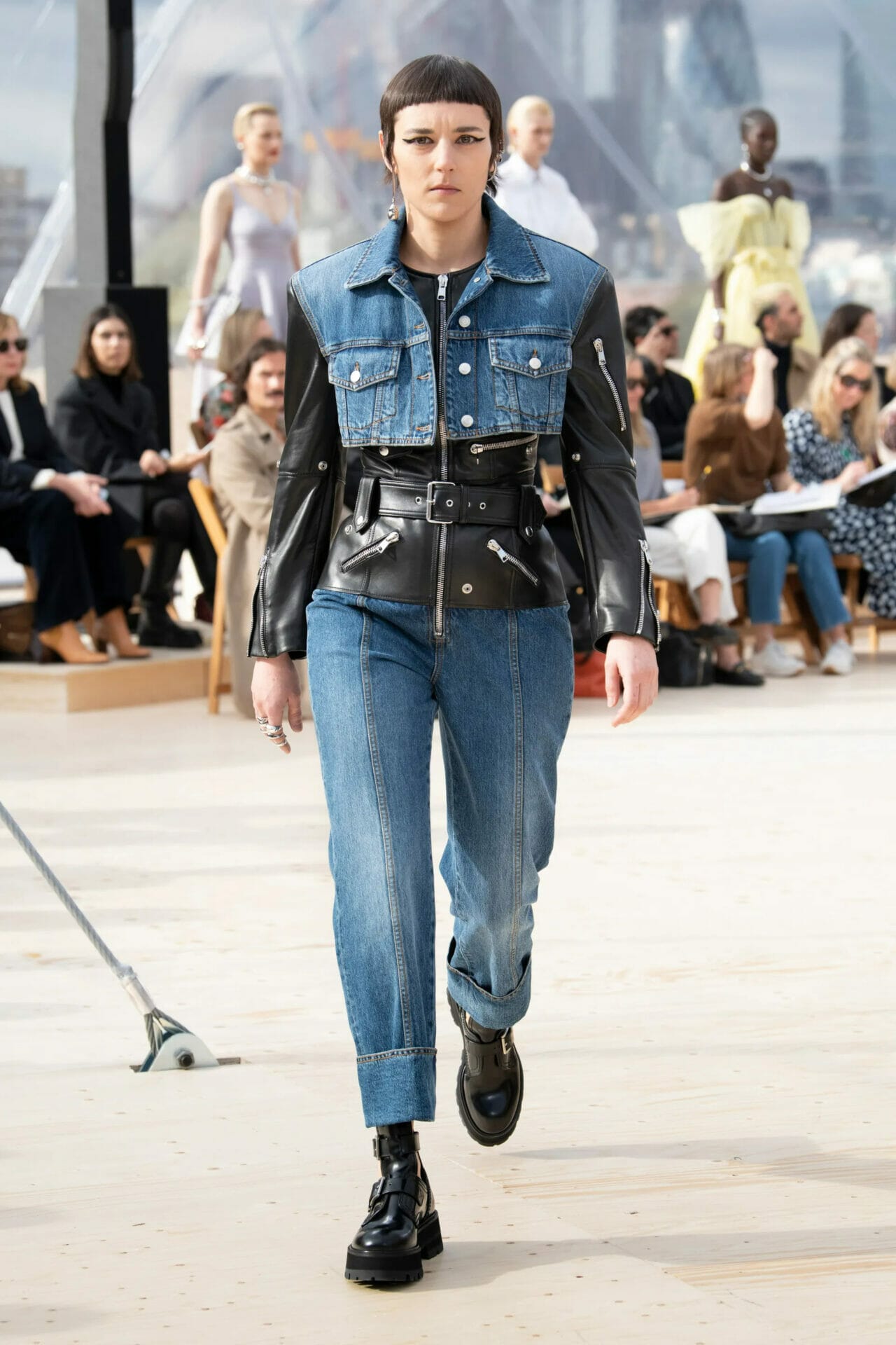 00026-AlexanderMcQueen-Spring-22