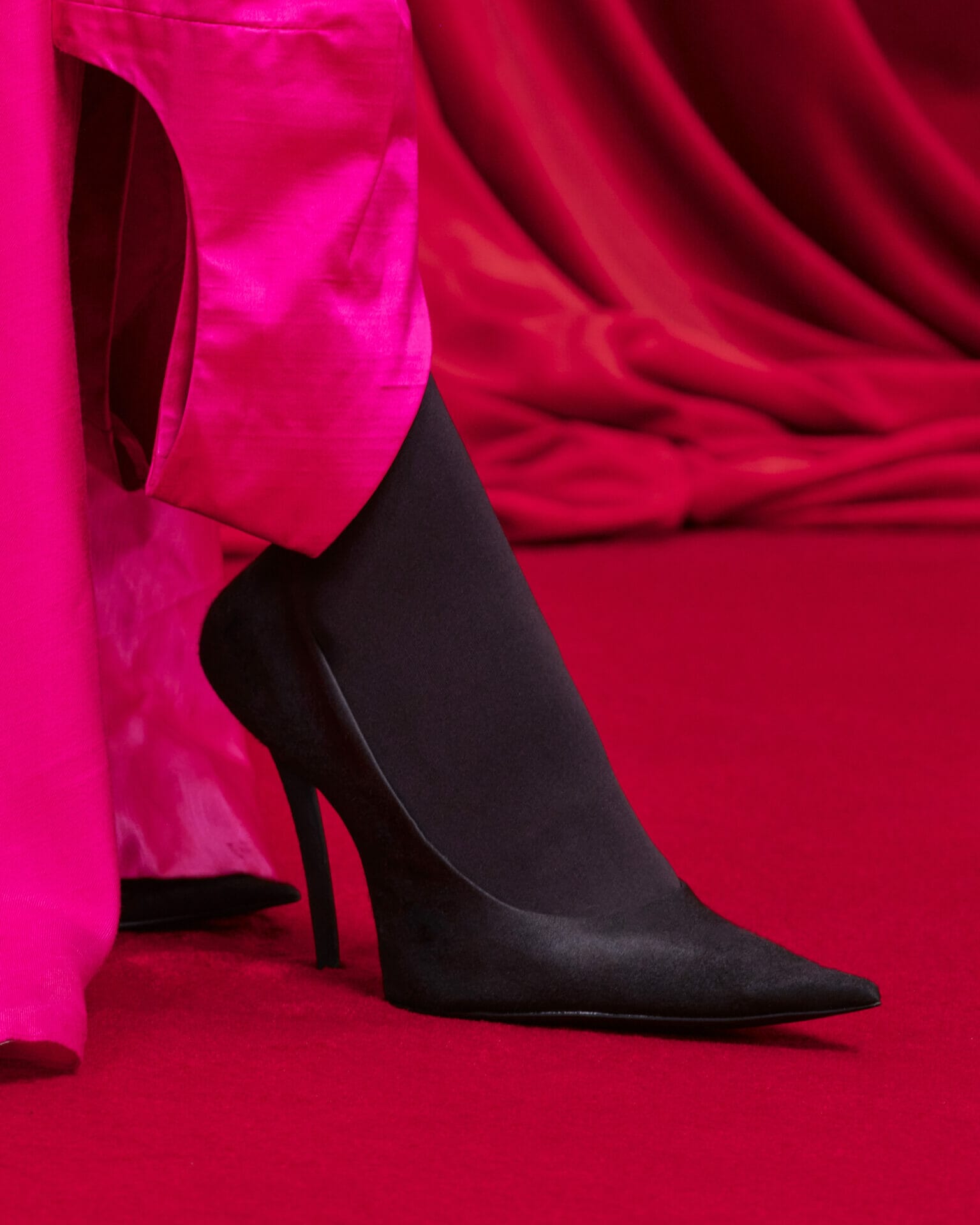 BALENCIAGA SUMMER 24 CLOSE UP IMAGE 70