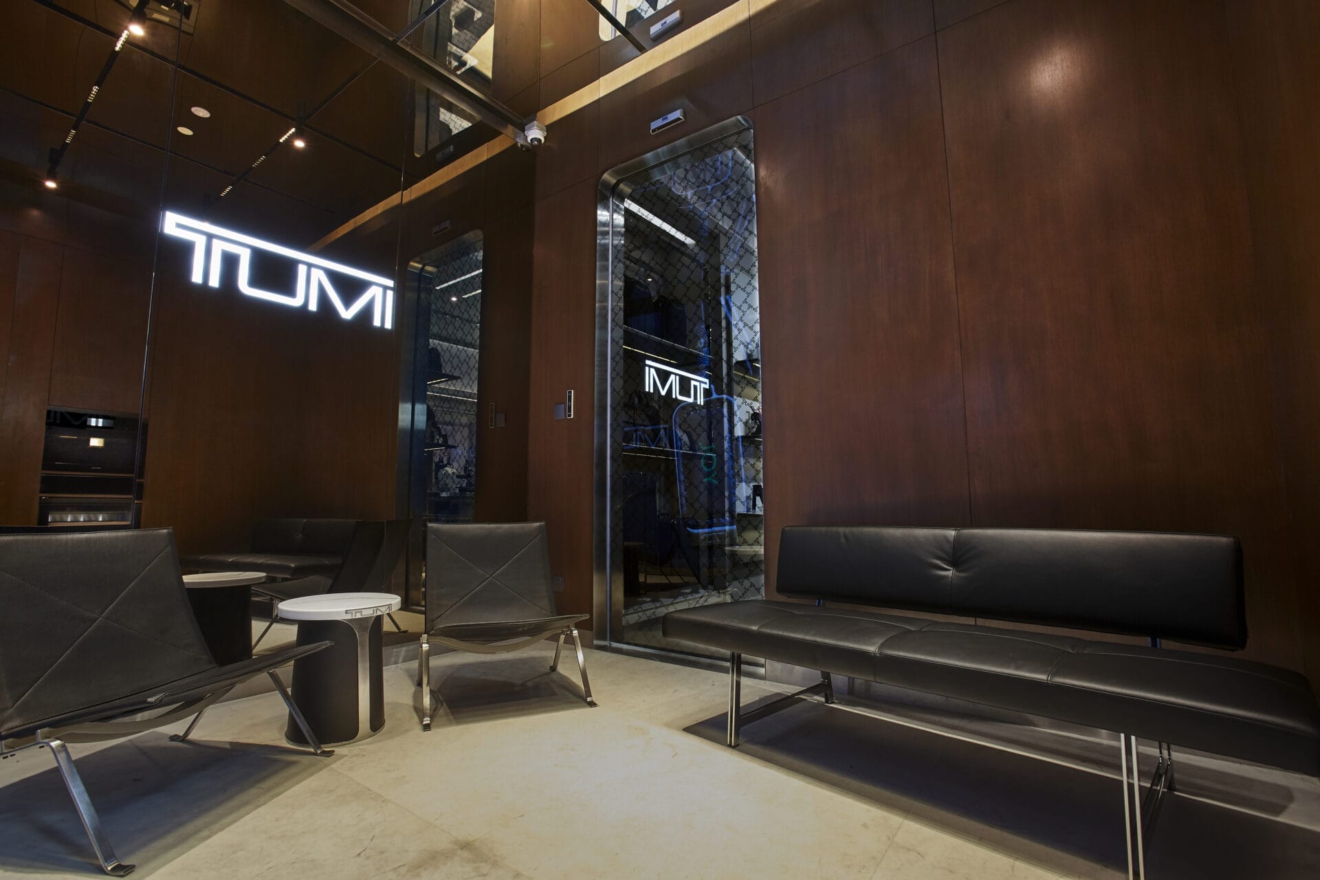 TUMI The Exchange TRX TUMI Lounge