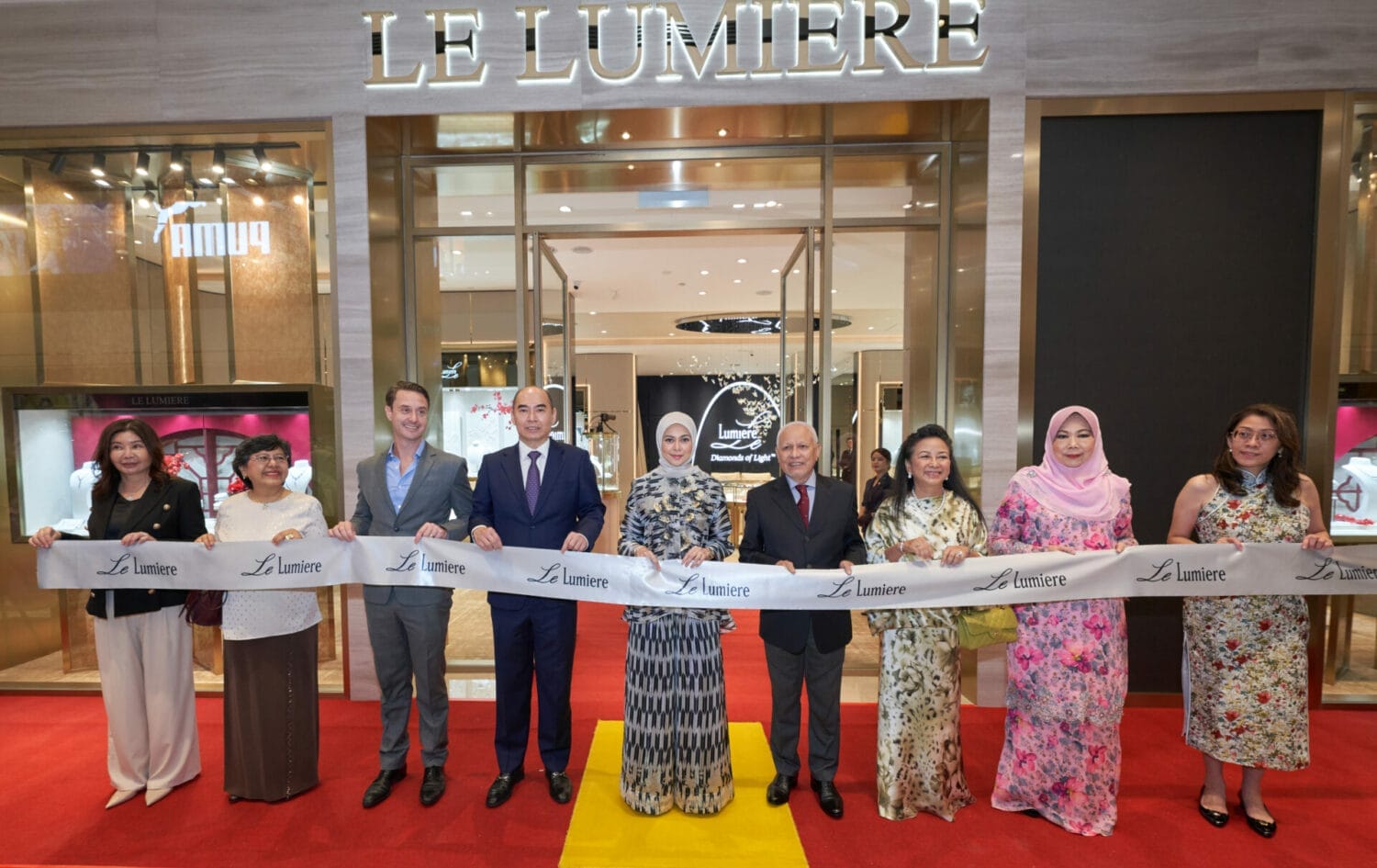le lumiere new flagship