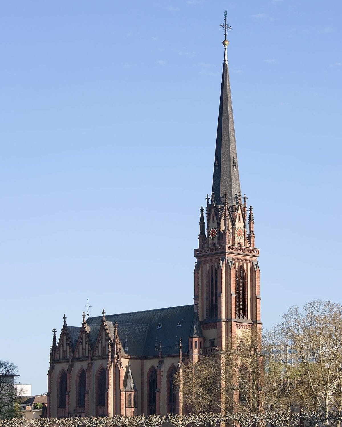 Frankfurt_Am_Main-Dreikoenigskirche_vom_Mainkai-20110408