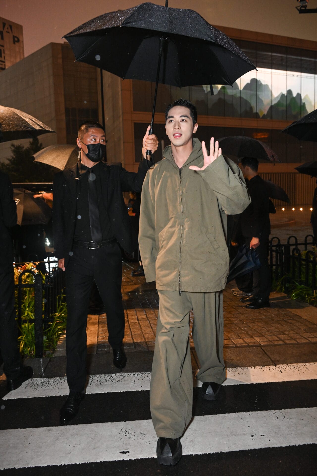 BALENCIAGA SPRING 25 VIP IMAGES_XU WEIZHOU 2