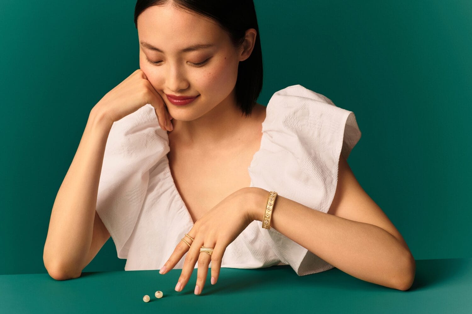 梵克雅宝 Perlee 系列新作交织璀璨光影