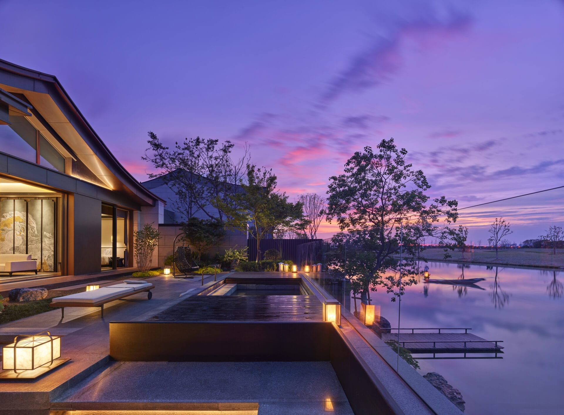 Banyan Tree Yangcheng Lake – Lakefront Two-bedroom Pool Villa – Balcony with Night View