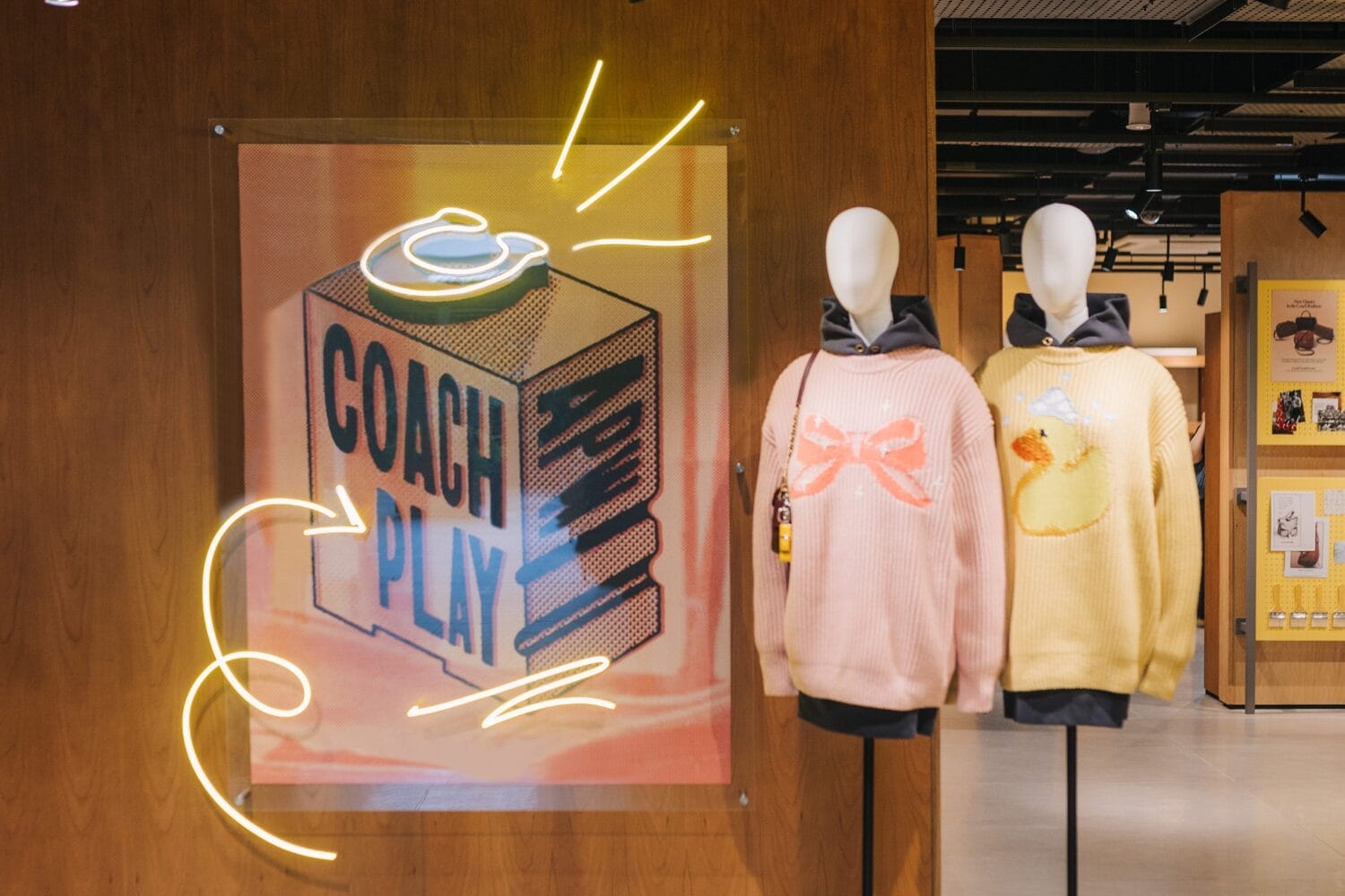 Coach Play APW 概念店充满活力的体验式空间