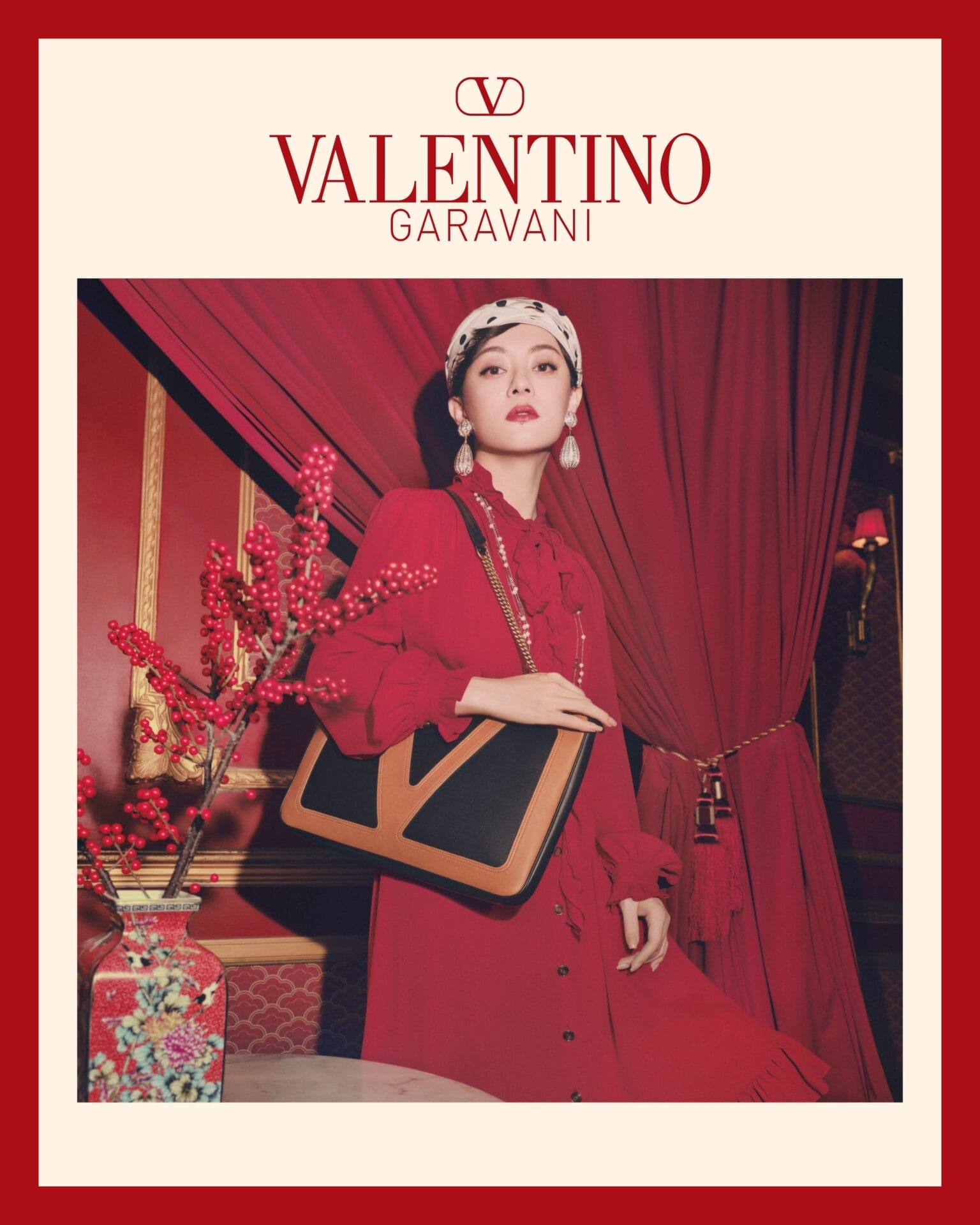 Valentino_SS25-CNY_Logo_4x5_03
