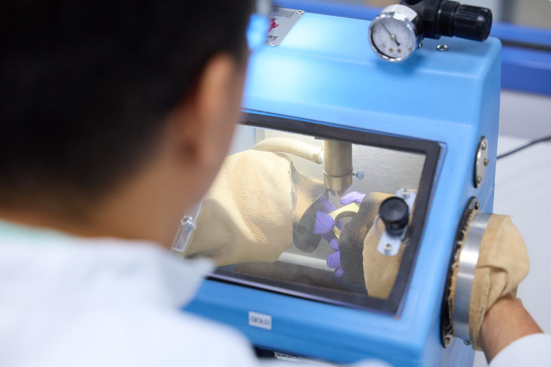 拋光工艺是腕表最重要的修饰技术之一。