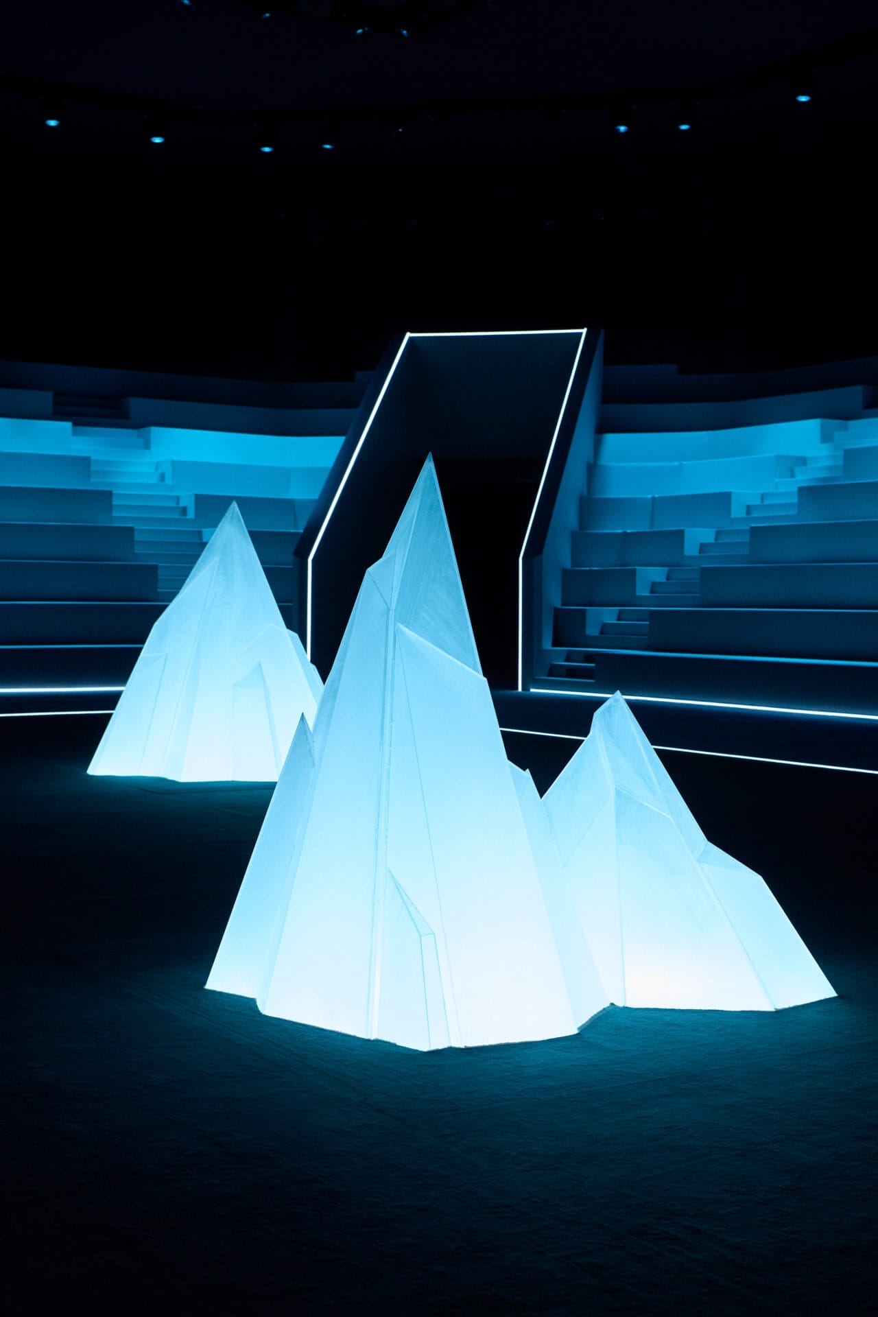 EMPTY – MISE EN SCENE BY ROBERT WILSON, © ADRIEN DIRAND (4)