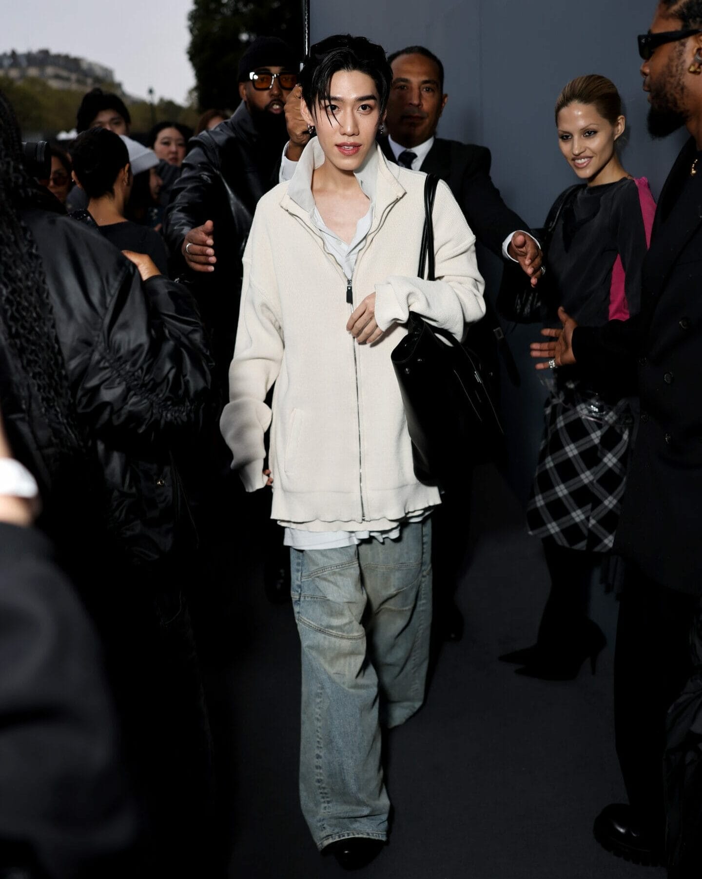 Balenciaga: Outside Arrivals – Paris Fashion Week – Womenswear Spring-Summer 2025