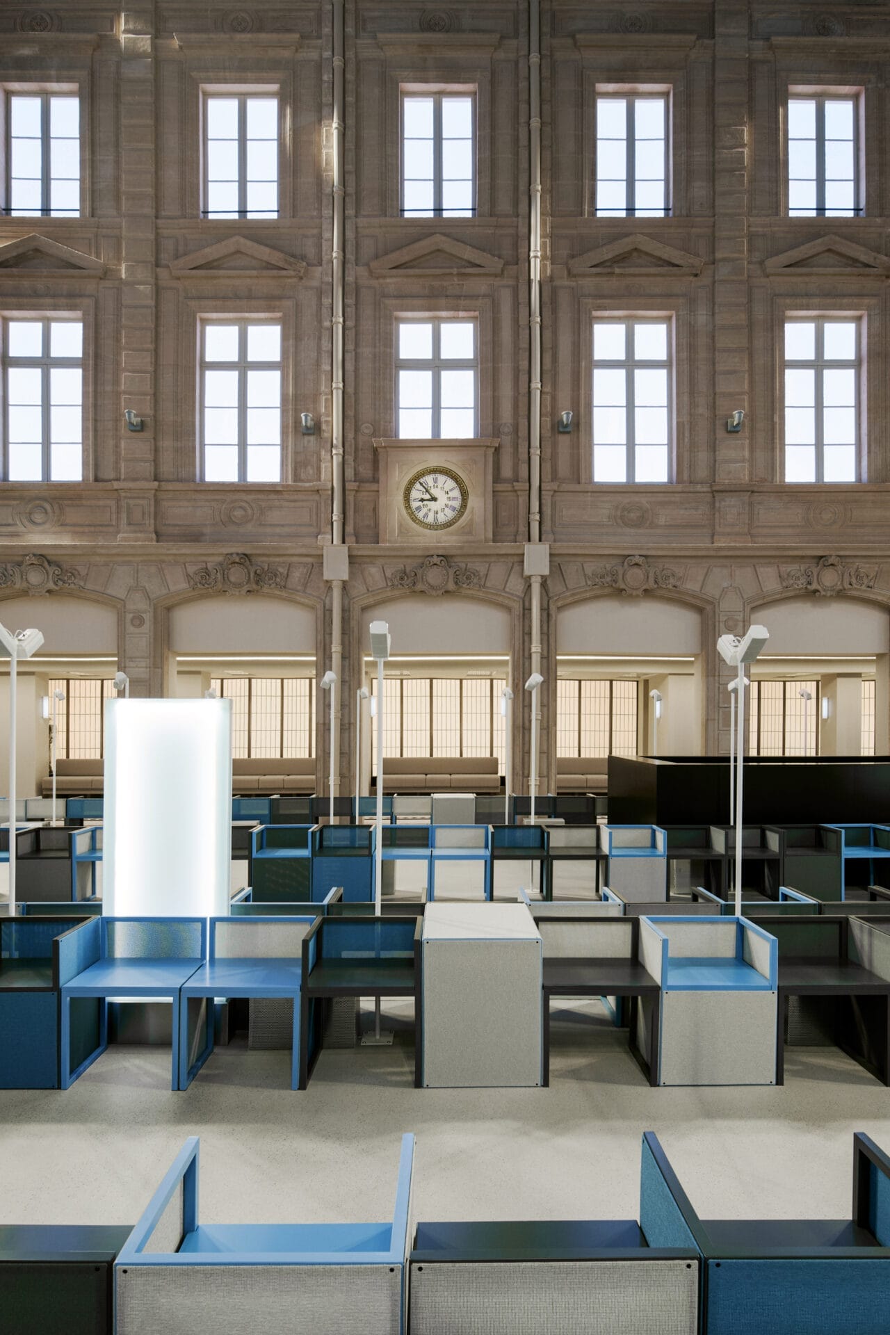 WOMEN_FW25_SHOW_EMPTY SET_11_STELLAR