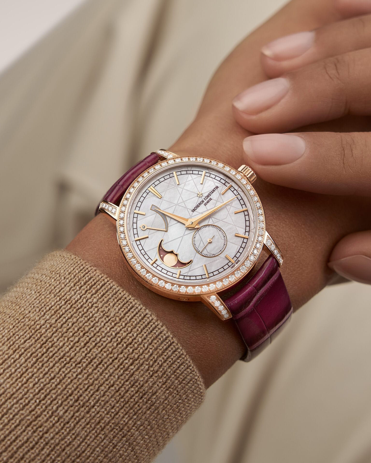 Traditionnelle_83570-000R-H060_Wristshot_02_4x5_70967396