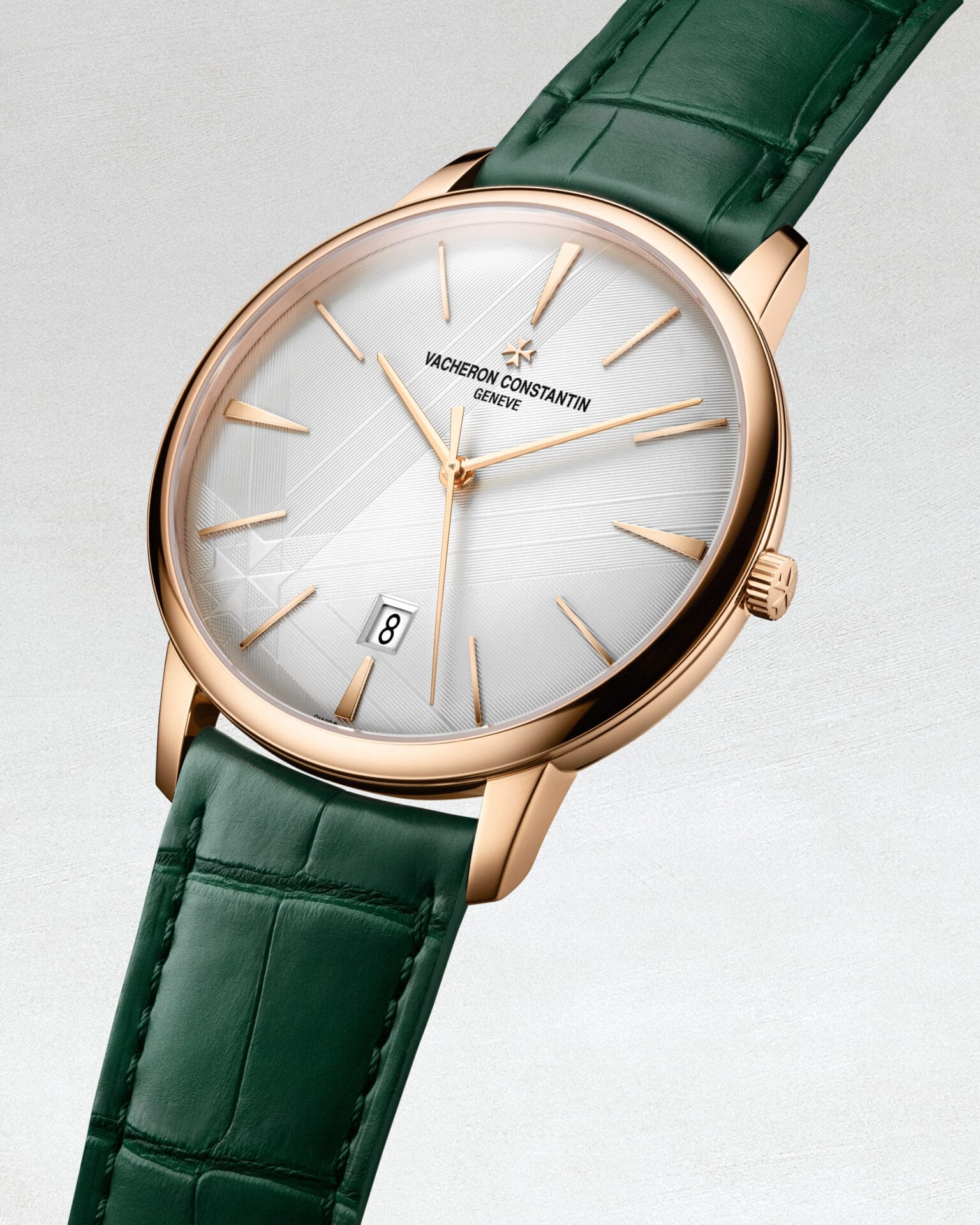 VAC_Patrimony_R_85180-000R-H116_GreyBG_4x5_crop_70981812