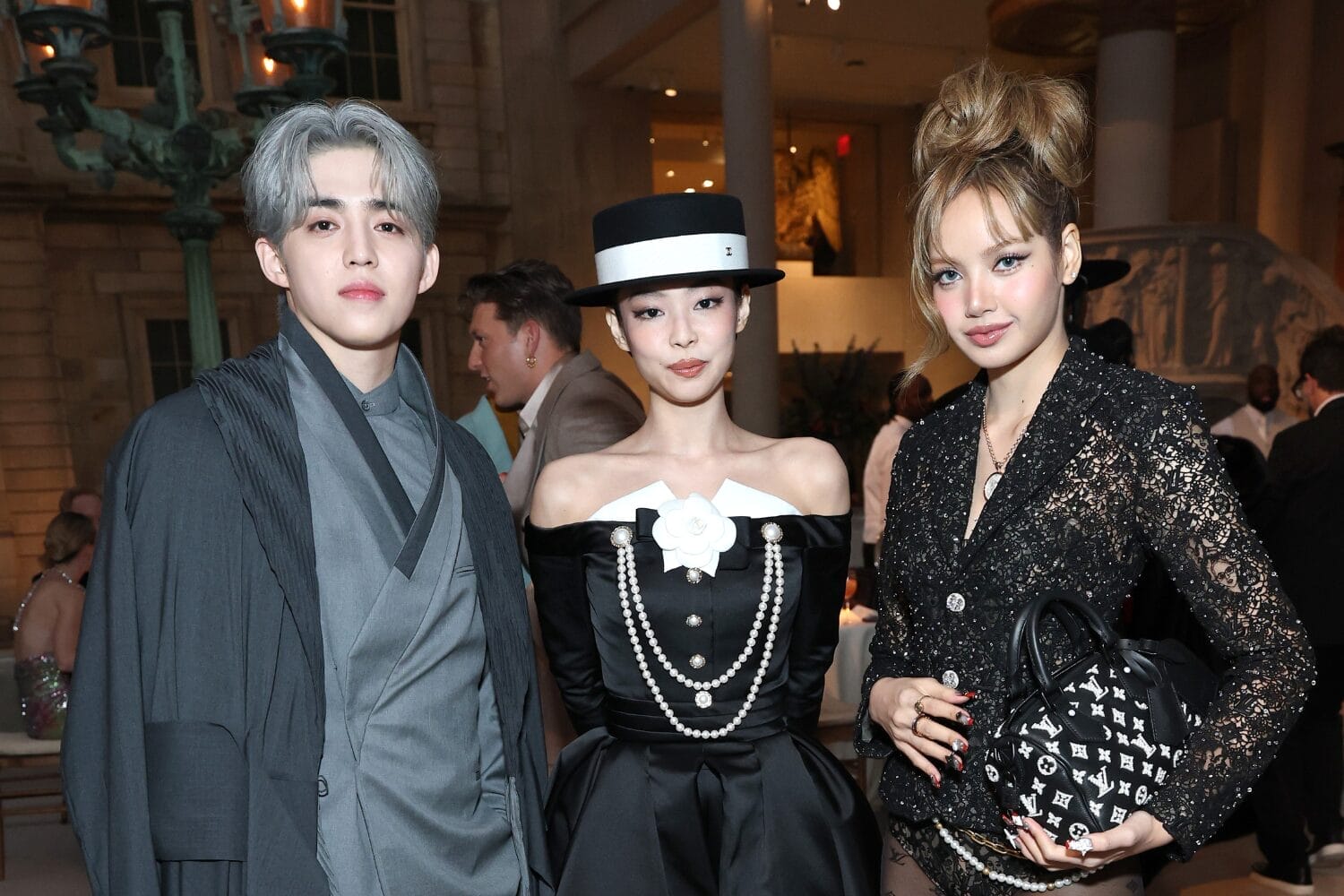 2025 Met Gala 红毯精选：黑色剪裁与文化意象的时尚对话