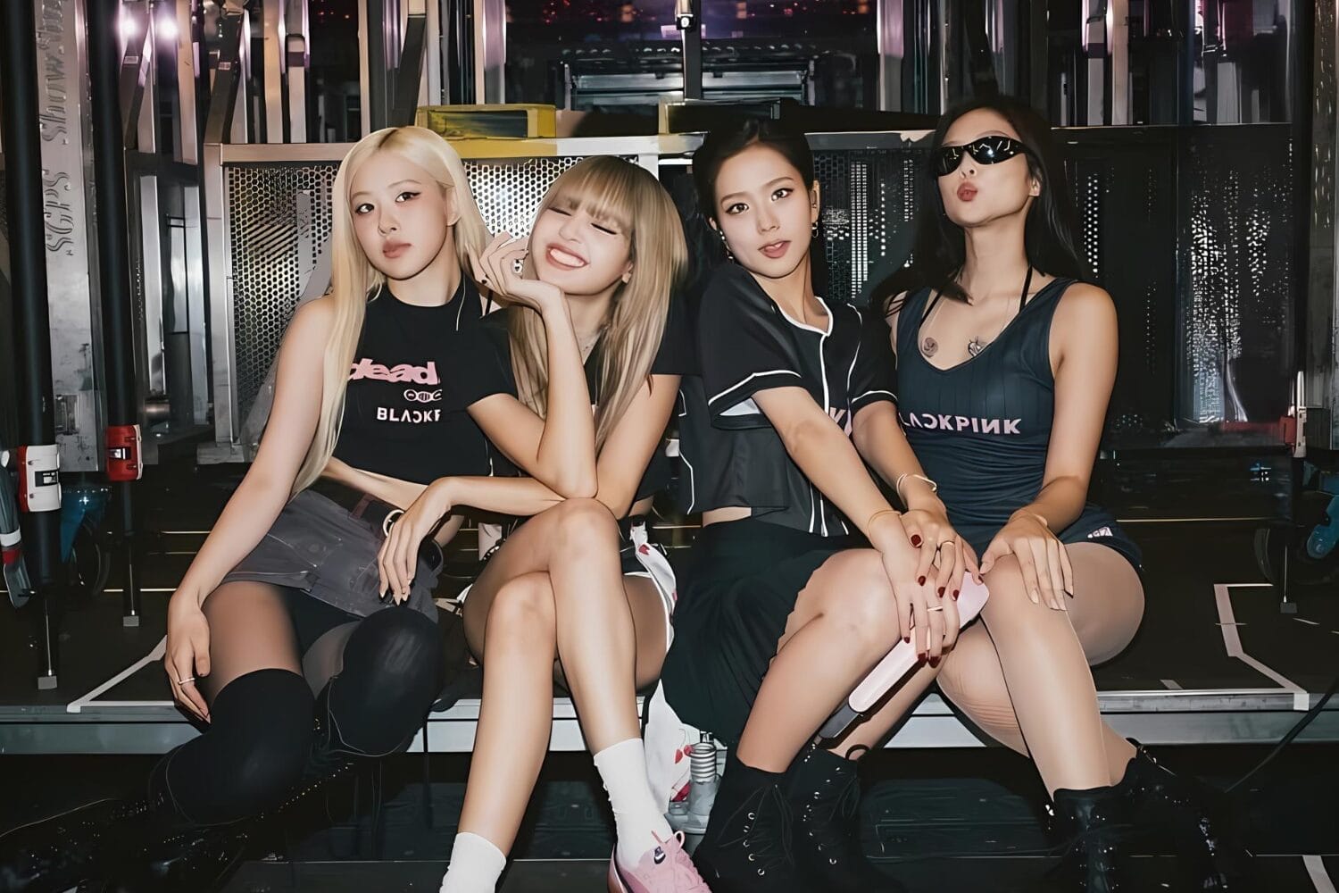BLACKPINK 巡演《DEADLINE》上线，全新定制造型个性十足！
