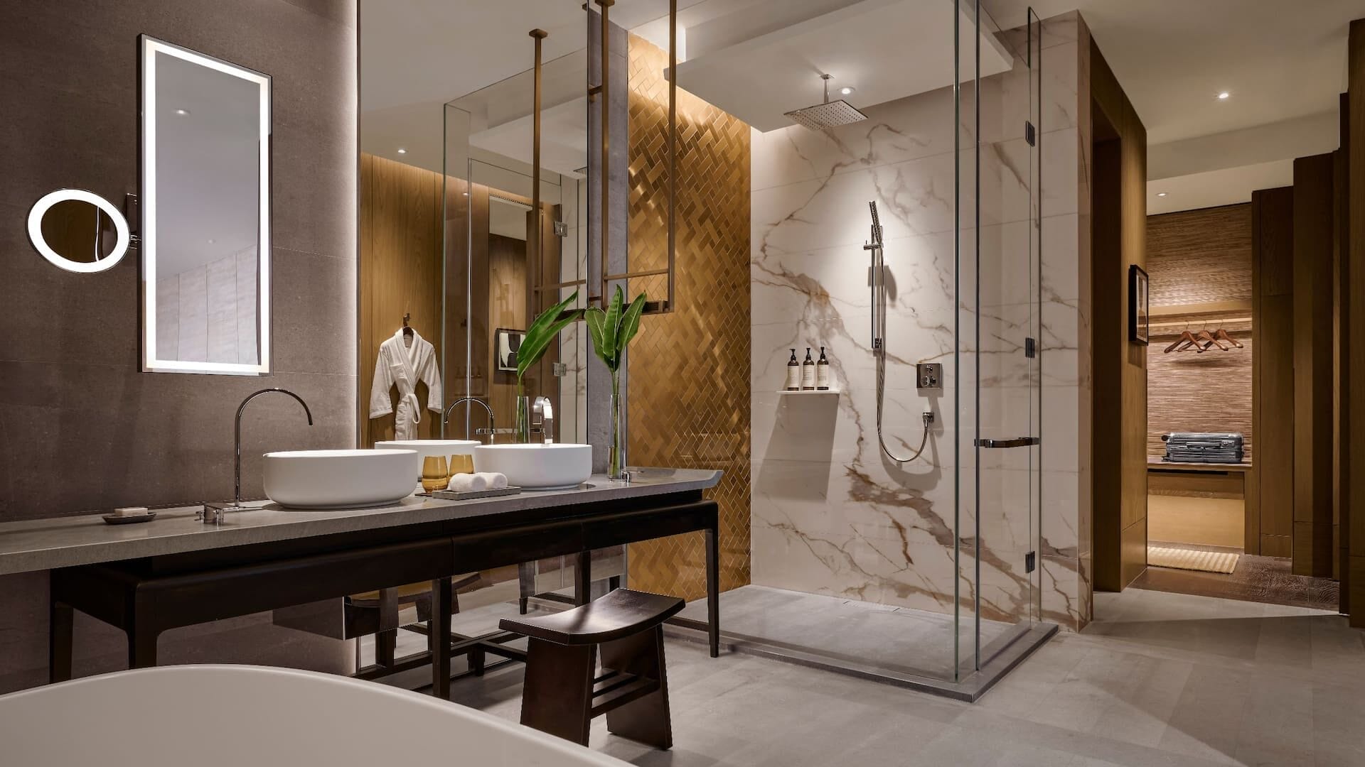 Deluxe-King-Bathroom 2