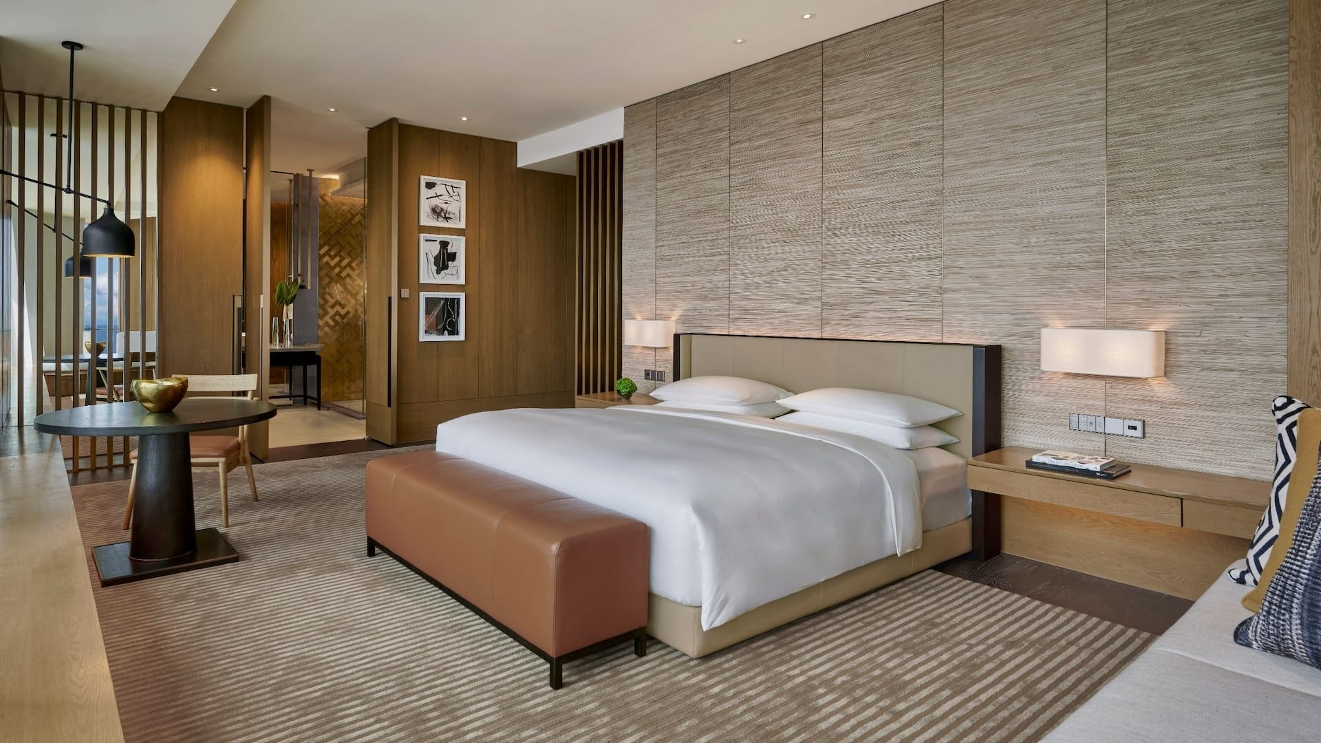 Deluxe-King-Bedroom