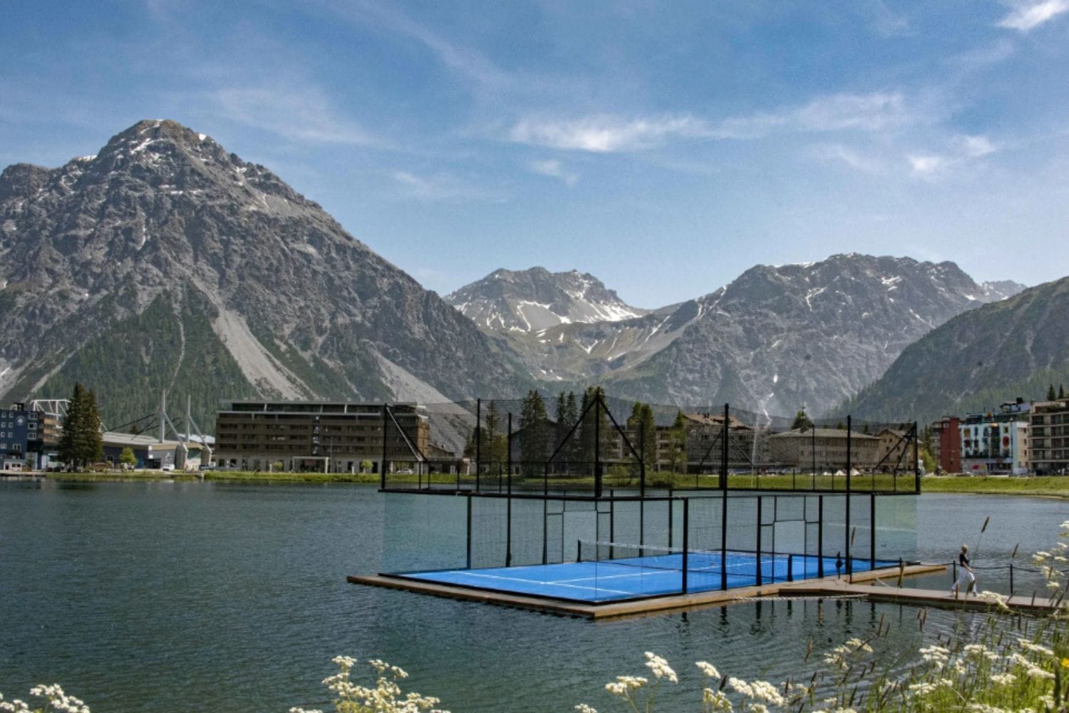 打卡全球奢华度假胜地，让板式网球为你的旅行加分