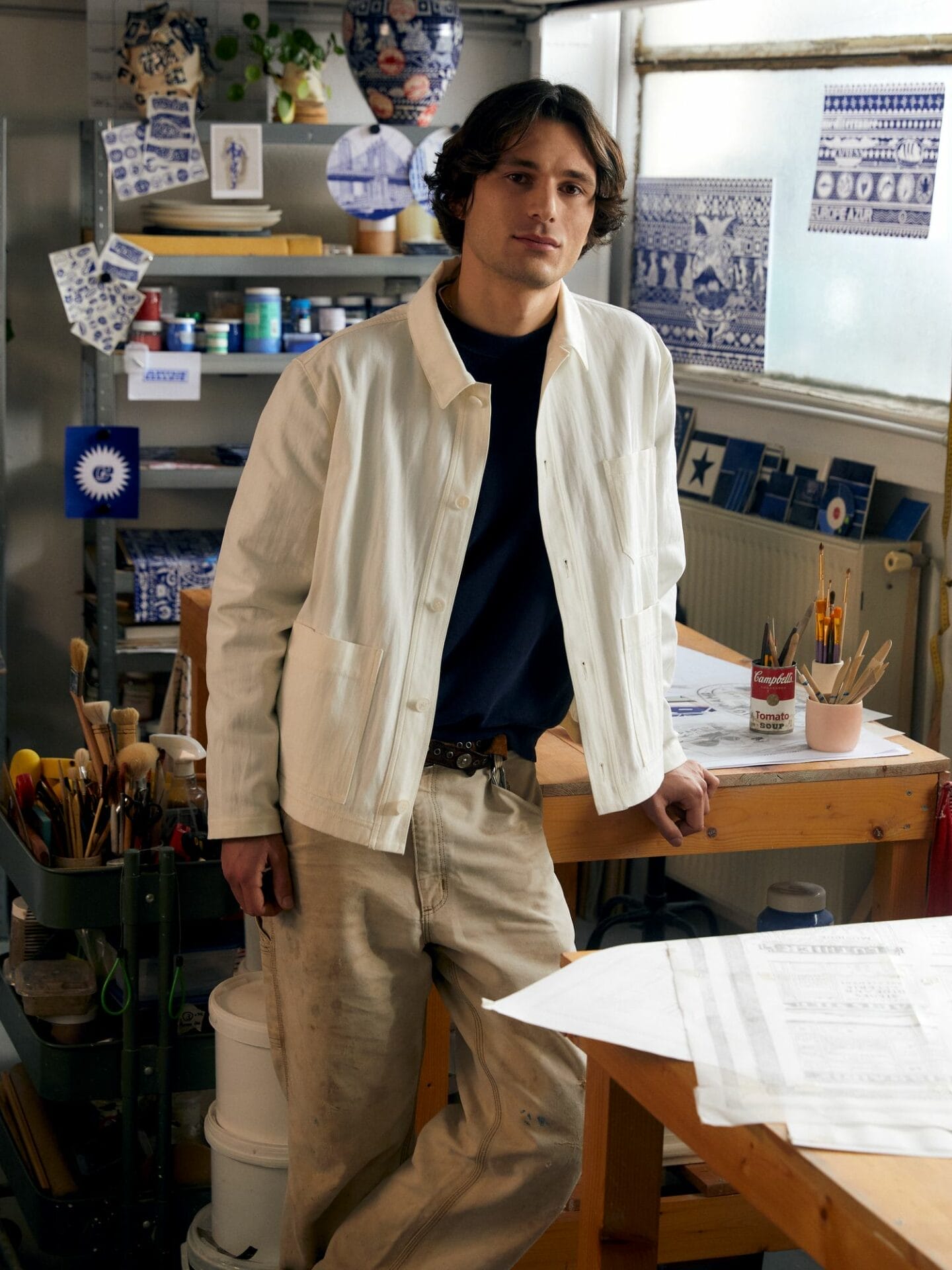 插画师、画家与陶艺家Constantin Riant是个喜欢迷失在城市角落的“城市旅人”。2