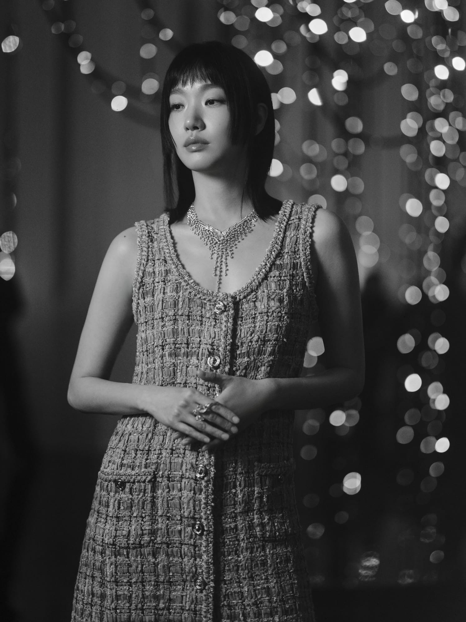 金高银佩戴了Touch the Sky系列的项链和戒指。