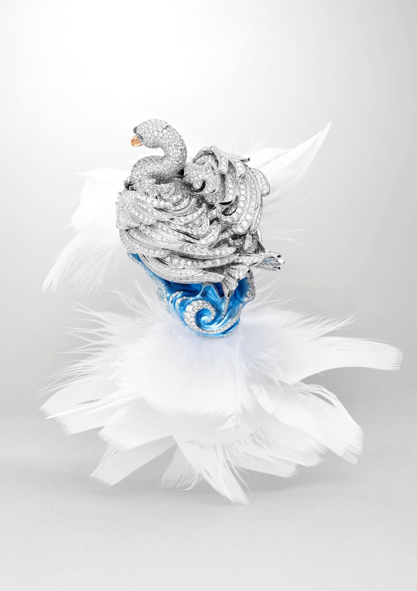 105373-9001_’Swan Lake’ secret watch (2) 2