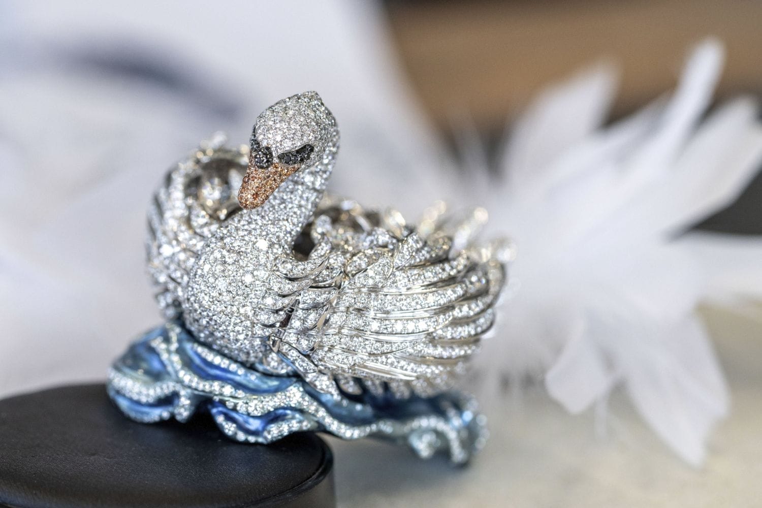 Chopard Swan Lake 揭秘天鹅湖腕表的机械诗意