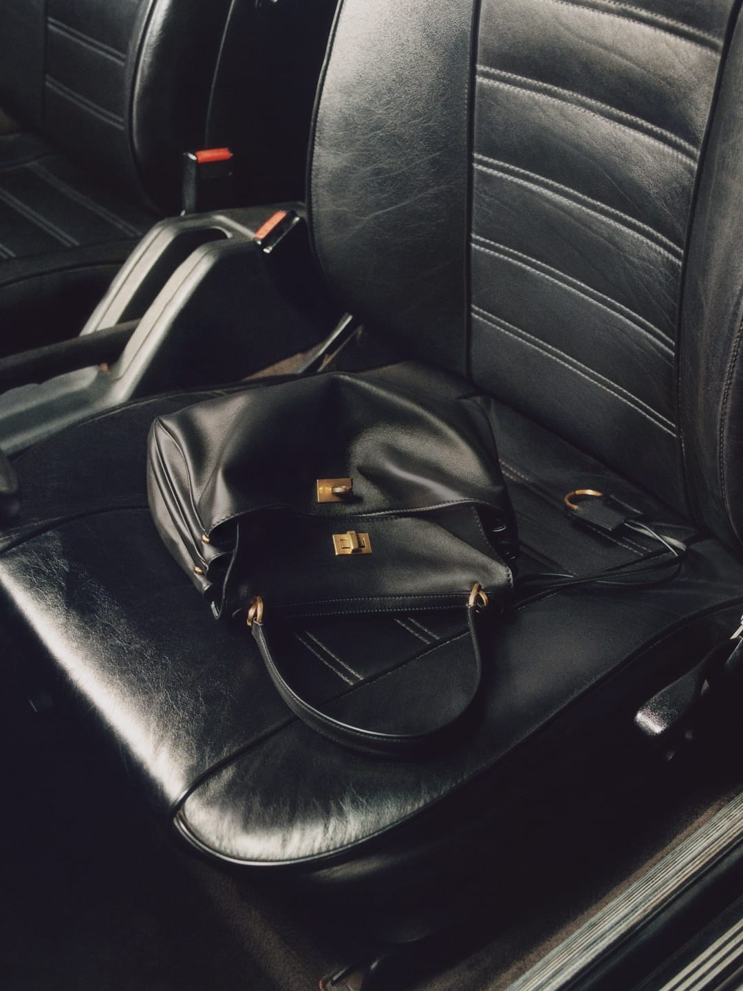 BALENCIAGA BY PIERPAOLO PICCIOLI DEBUT CAMPAIGN STILL LIFE NO LOGO IMAGE 3