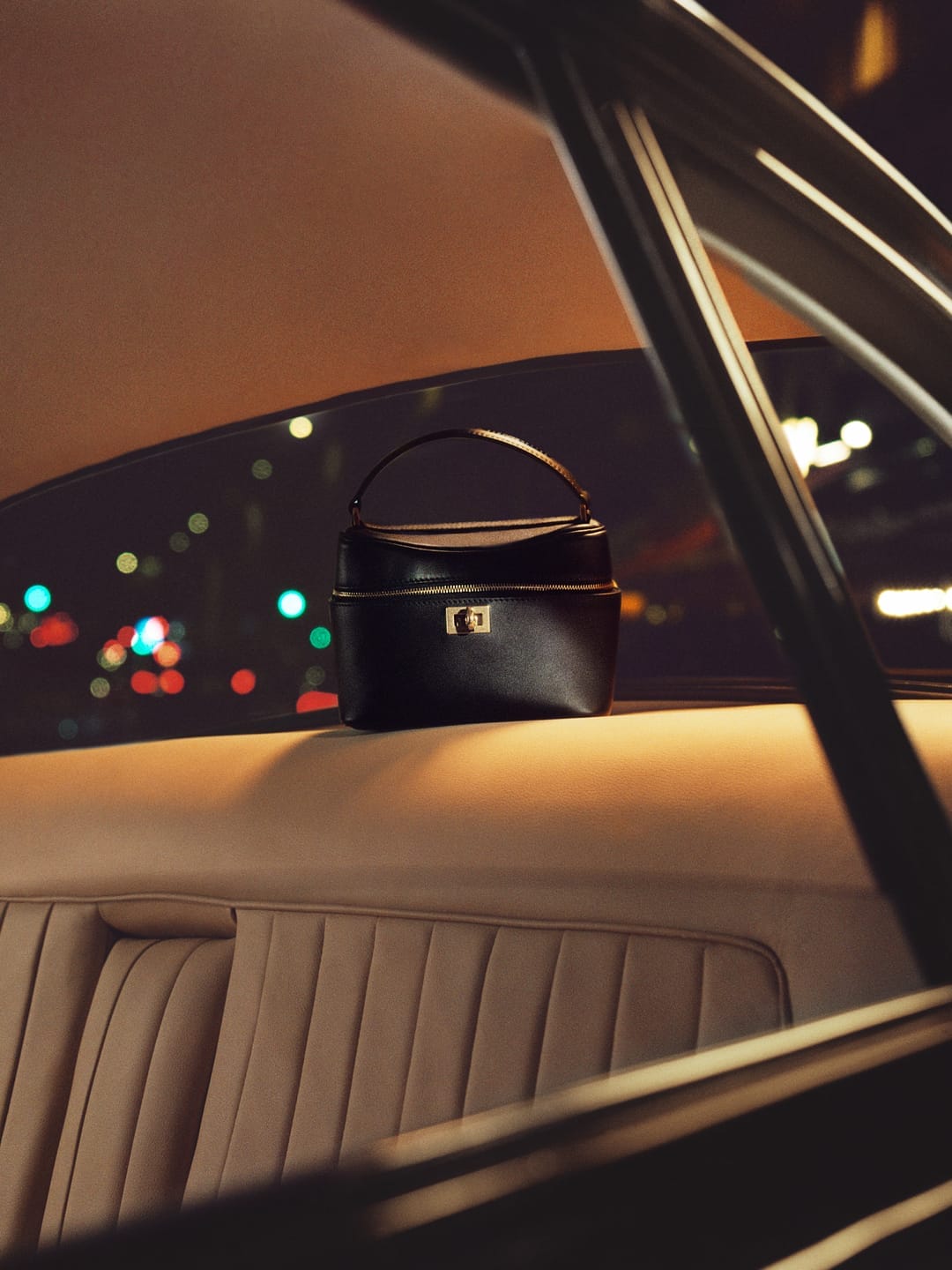 BALENCIAGA BY PIERPAOLO PICCIOLI DEBUT CAMPAIGN STILL LIFE NO LOGO IMAGE 4