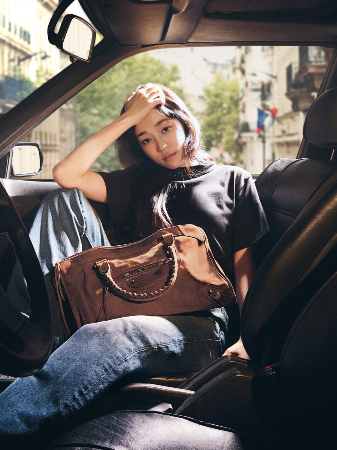 BALENCIAGA BY PIERPAOLO PICCIOLI DEBUT CAMPAIGN STILL LOOK NO LOGO IMAGE 1