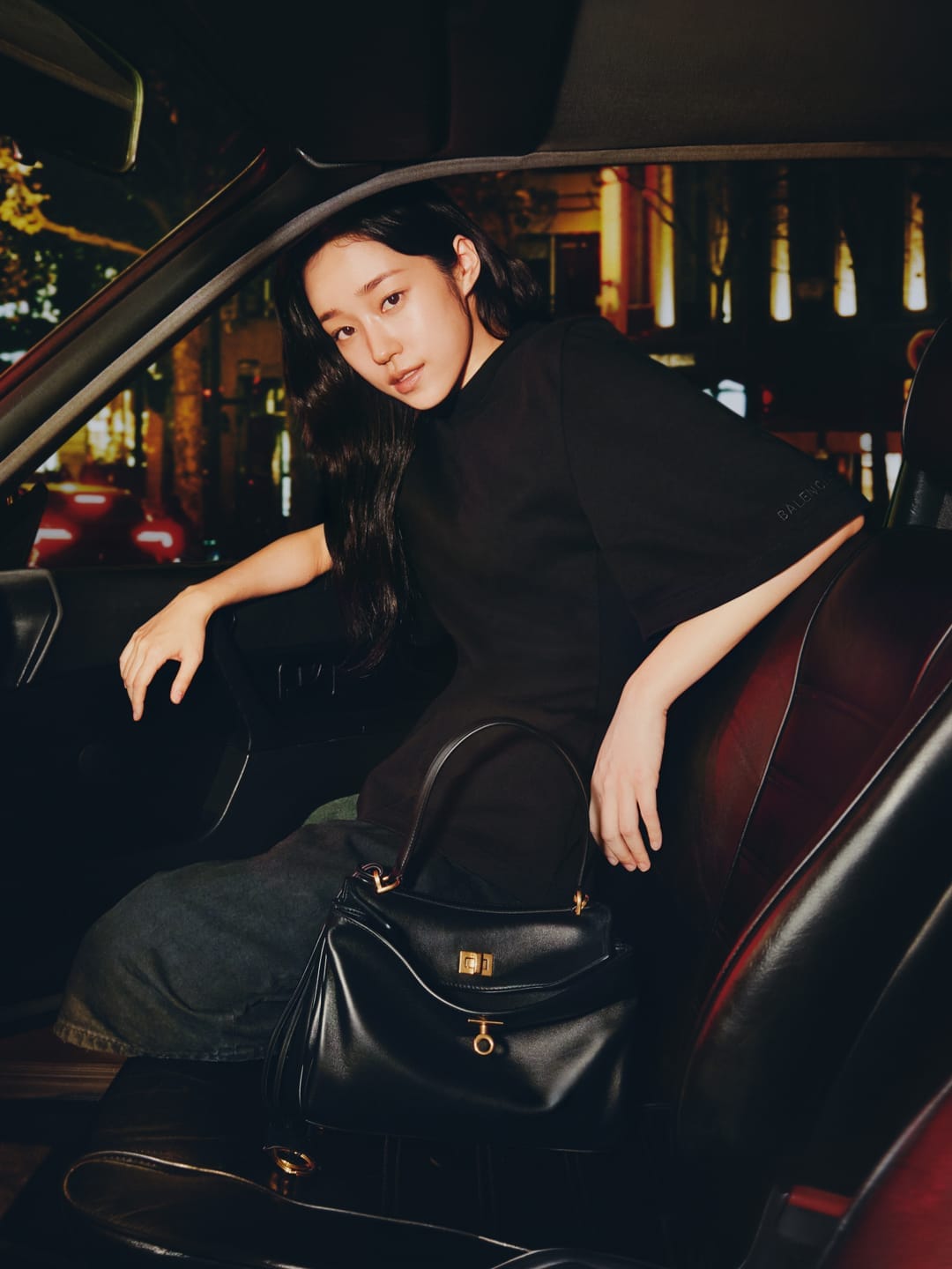 BALENCIAGA BY PIERPAOLO PICCIOLI DEBUT CAMPAIGN STILL LOOK NO LOGO IMAGE 2