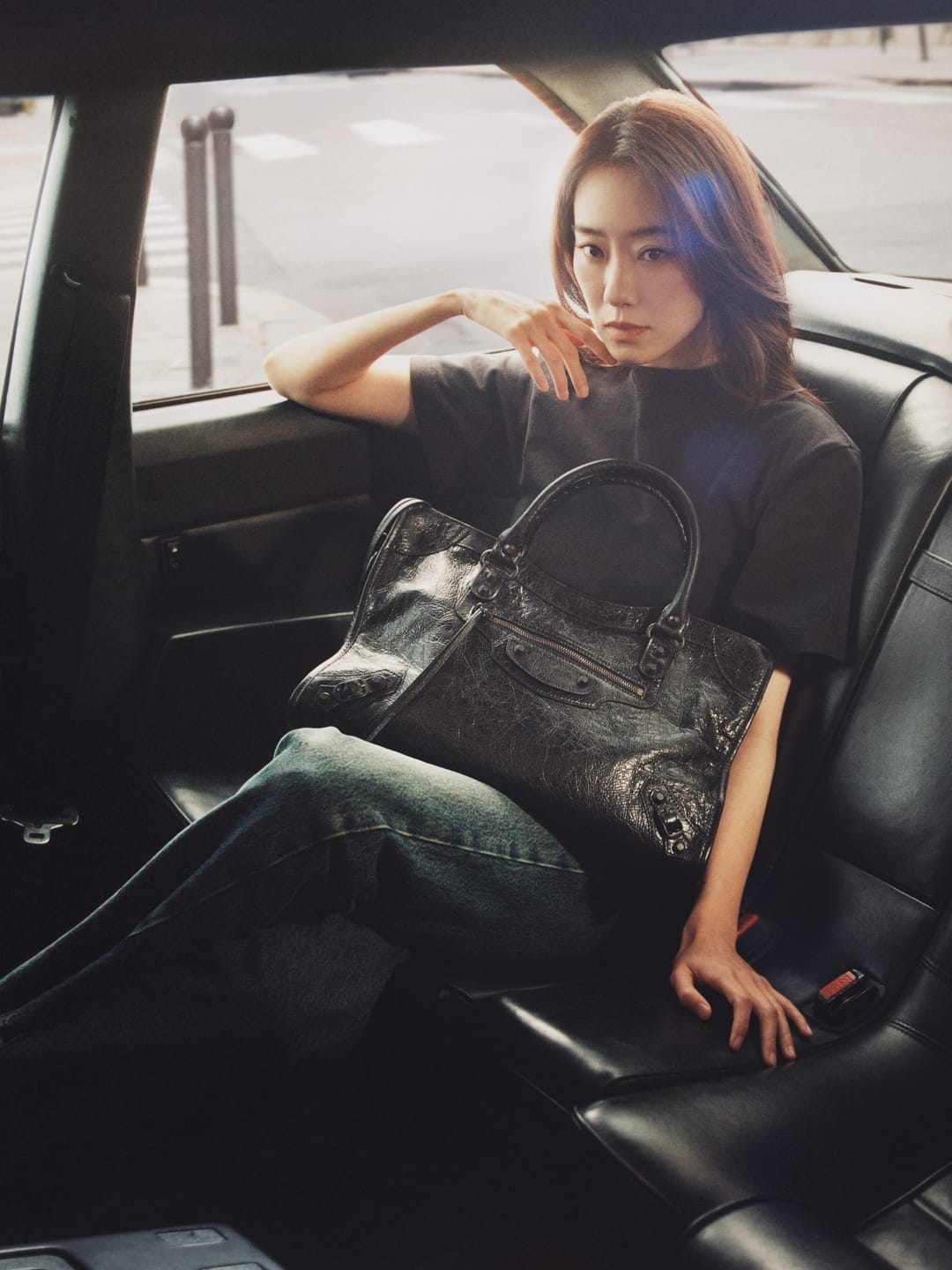 BALENCIAGA BY PIERPAOLO PICCIOLI DEBUT CAMPAIGN STILL LOOK NO LOGO IMAGE 5